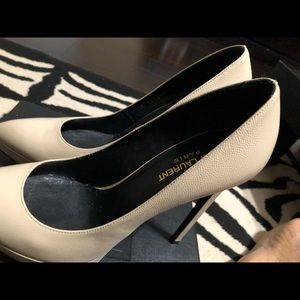 One of my fav Saint Laurent pump, worn only twice